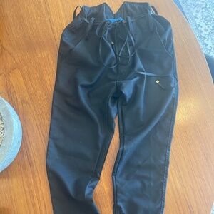 Style! **VIVIAN RAMSEY** Black Lightweight Wool Pants with Cinched Waist Size 28
